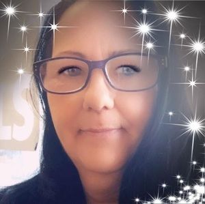 Meet your Posher, Lora